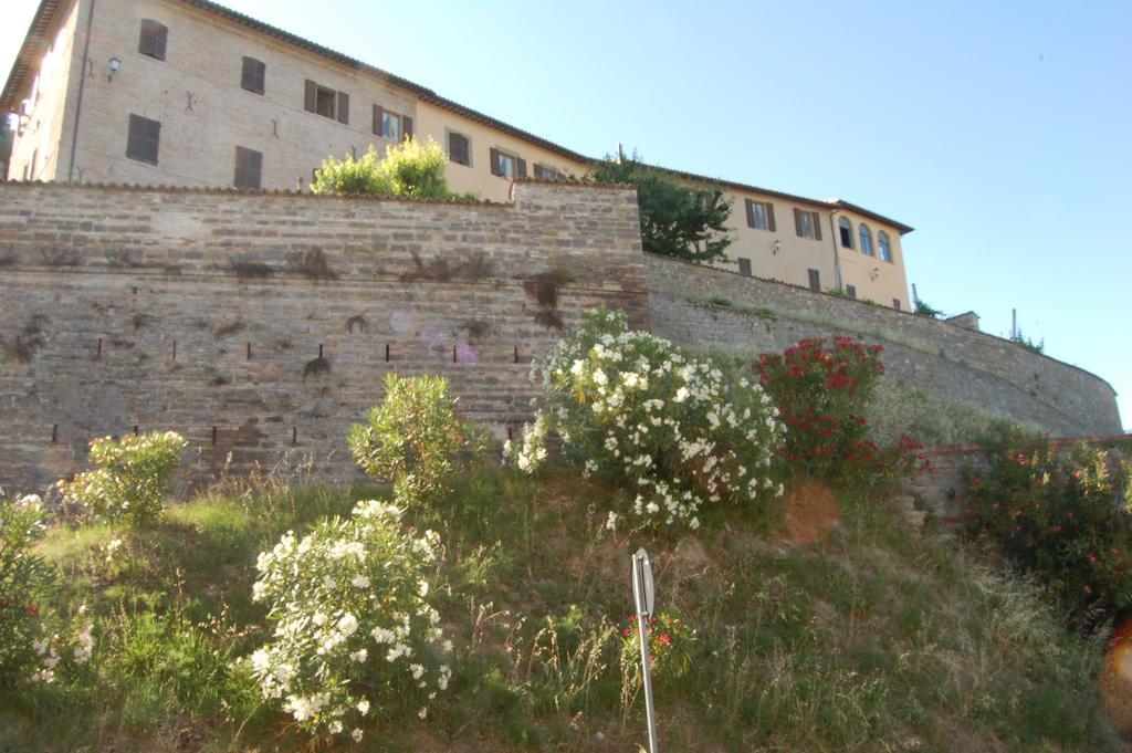 Palazzo Bonfranceschi Panzió Belforte del Chienti Kültér fotó